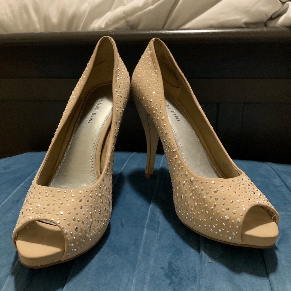 Gianni Bono Sz. 9.5 nude, studded heels - Picture 2 of 7